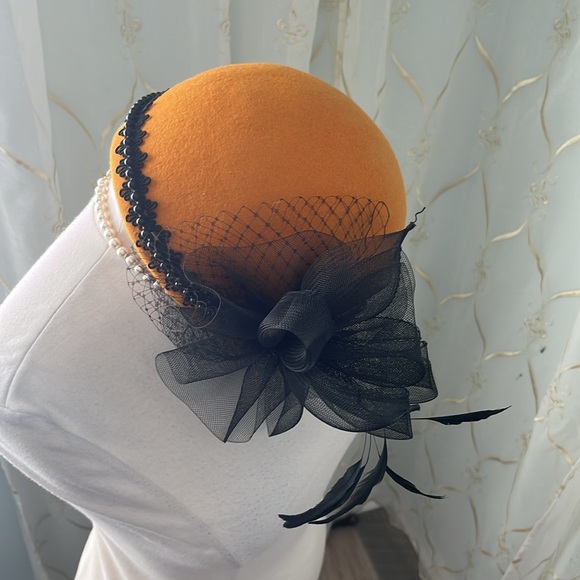 Wool Felt Hat / Gold with Black Trim - Picture 2 of 4